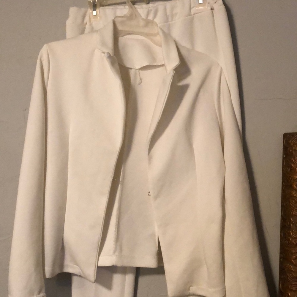 Ladies 2 P.C. pant suit stretch to shape fit